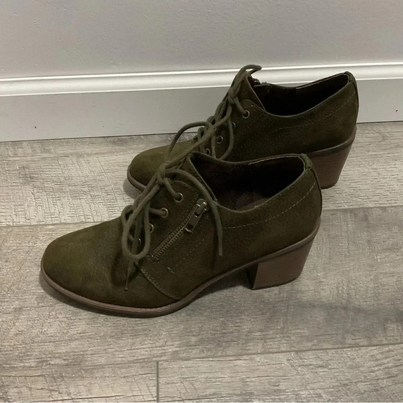 White Mountain Desaray Lace Up Stacked Heel Bootie Size 8M - Picture 3 of 8